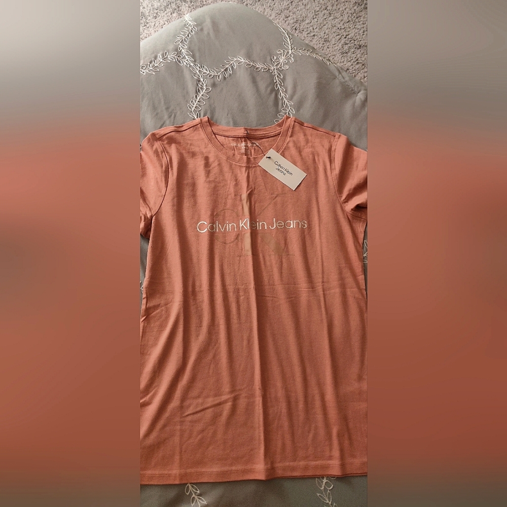 ***BRAND NEW*** Calvin Klein Women's logo t-shirt